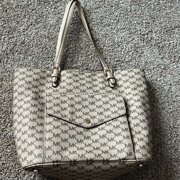 Michael Kors tan shoulder bag - Picture 1 of 2